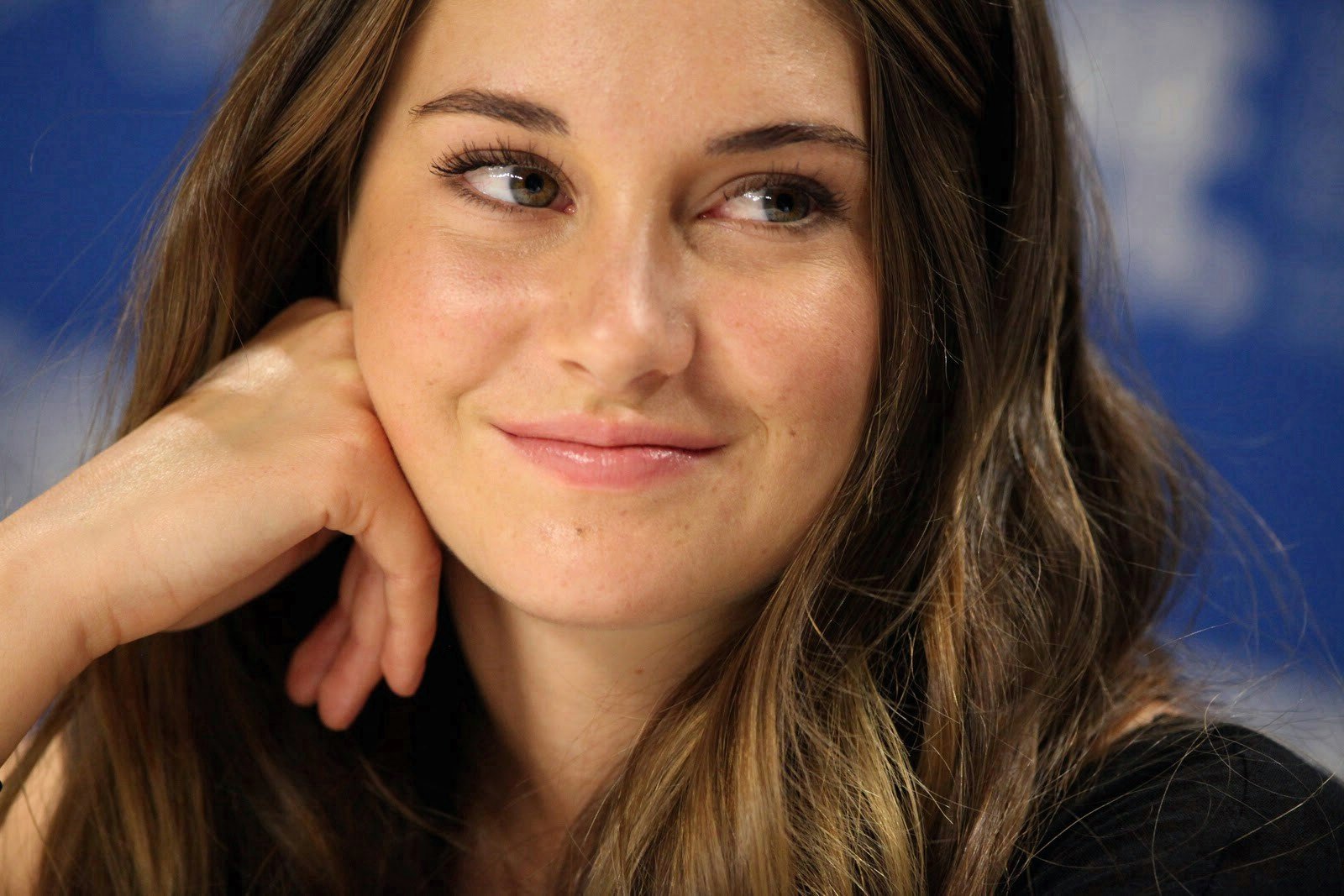 Shailene Woodley admite que es bisexual.