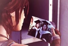 Lara Croft con una imagen de Sam y ella (Tomb Raider)