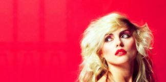 La cantante de Blondie dice que es bisexual porque «las mujeres son más sensuales»