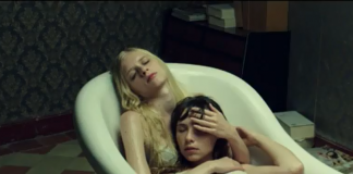 Canal + promociona la emisión de ‘Orange is The New Black’ con una pareja lésbica