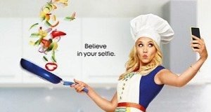 Ashley Tisdale y Emily Osment compartirán un momento lésbico en ‘Young & Hungry’