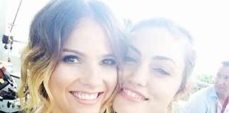 Phoebe Tonkin y Shelley Henning: unas amigas muy curiosas