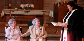 Dos mujeres de Iowa se casan después de 72 años juntas