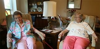 La pareja que se casó después de 72 años juntas habla públicamente de su relación