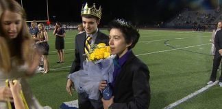 Un instituto de Texas corona reina del baile a una estudiante lesbiana