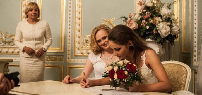 irina-shumilova-alyona-fursova-were-allowed-marry-despite-russias-ban-gay-marriage-because