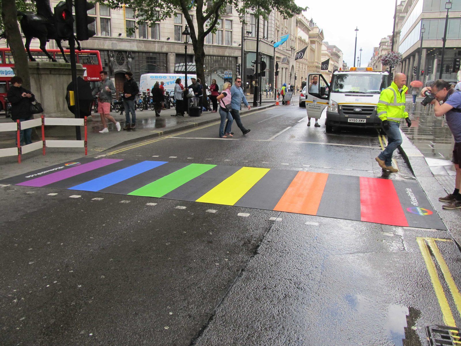 Rainbow Crossing London, Hay una lesbiana en mi sopa