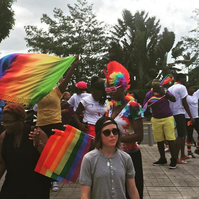 Ellen Page, en el Orgullo LGBT de Jamaica (pero trabajando) - Hay una lesbi...