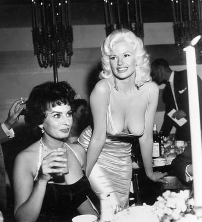 UNSPECIFIED - 12th April 1957: Photo of Jayne Mansfield & Sophia Loren (Photo by Earl Leaf/Michael Ochs Archives/Getty Images)