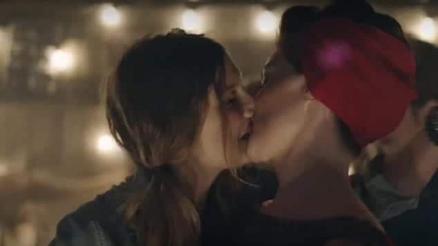 Special K anuncio con dos chicas besándose