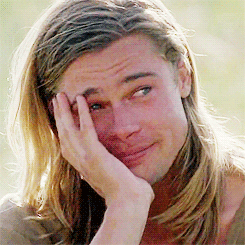 Brad Pitt llorando