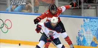 Las leyendas del hockey olímpico Julie Chu y Caroline Ouellette acaban de tener un bebé
