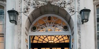 Hannah Winterbourne y Jake Graf se casan en una boda de ensueño