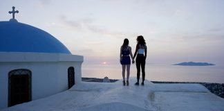 ‘Romeo y Julieta’ + vampiros + lesbianas = ‘With A Kiss I Die’