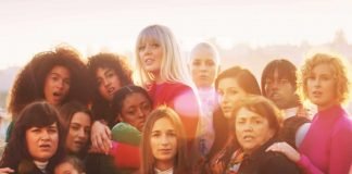 Cher hace un canto a la sororidad en el videoclip de ‘S.O.S.’