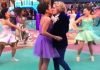 El clásico desfile de Acción de Gracias de Macy’s nos regala un beso entre dos chicas