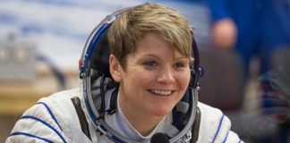 Una mujer lesbiana comete ¿el primer delito espacial?