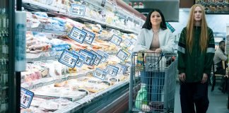 ‘Kajillionaire’: Gina Rodriguez le cambia la vida a Evan Rachel Wood