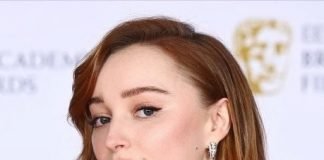 Phoebe Dynevor (‘Bridgerton’), protagonista de una nueva serie croqueta (o quizá dos)
