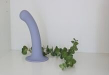 Surii, el dildo versátil que hará buenas migas con tu arnés