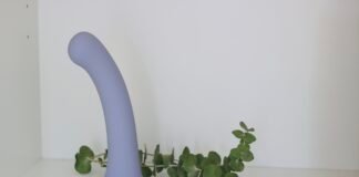 Surii, el dildo versátil que hará buenas migas con tu arnés