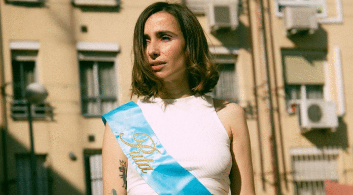 Zahara, pregonera del Orgullo de Jaén, nos recuerda que es bisexual