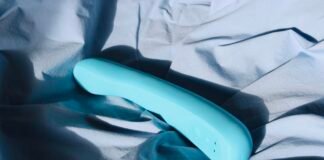 El juguete que transforma olas en orgasmo: Tsuki + Aonami de Iroha