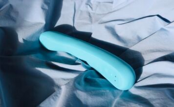 El juguete que transforma olas en orgasmo: Tsuki + Aonami de Iroha