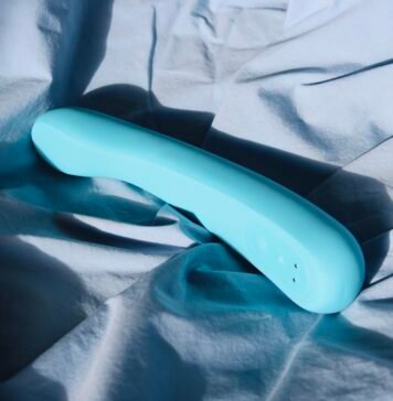 El juguete que transforma olas en orgasmo: Tsuki + Aonami de Iroha