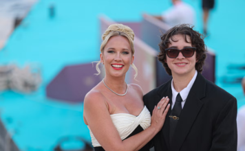 Anna Camp cuenta públicamente que es bisexual